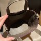 【新作】豚鼻モチーフ バスケットバッグ In the loop|18 エトゥープ 大人のグレーベージュバッグ 【新作】豚鼻モチーフ バスケットバッグ In the loop|18 エトゥープ 大人のグレーベージュバッグ
