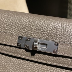 【エルメス】Ado ダブルショルダーバッグ クレマンス革 8F エタン シルバークランプ 両手解放デザイン 若返り効果