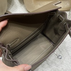 【入荷】エルメス Kelly Ado ダブルショルダーバッグ トリヨン・クレマンス革 TC18 エトゥープグレイ シルバークランプ 学園風 若々しい