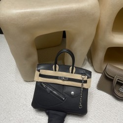 Birkin Rock FWシリーズ、バッグのデザインはライダージャケットからインスピレーションを得て、猪鼻（いのはな）チェーンと組み合わせたことで、ユニークでクールな仕上がりに。