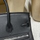 Birkin Rock FWシリーズ、バッグのデザインはライダージャケットからインスピレーションを得て、猪鼻(いのはな)チェーンと組み合わせたことで、ユニークでクールな仕上がりに。 Birkin Rock FWシリーズ、バッグのデザインはライダージャケットからインスピレーションを得て、猪鼻(いのはな)チェーンと組み合わせたことで、ユニークでクールな仕上がりに。