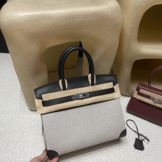 30cm バーキン ファブリック&スウィフトレザー 89 ノワール(銀金具)*ファブリック素材が*若々しい雰囲気*を演出し、オールレザーより*軽量*なのが特長です。 30cm バーキン ファブリック&スウィフトレザー 89 ノワール(銀金具)*ファブリック素材が*若々しい雰囲気*を演出し、オールレザーより*軽量*なのが特長です。