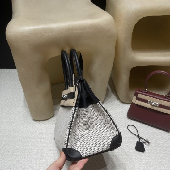 30cm バーキン ファブリック&スウィフトレザー 89 ノワール(銀金具)*ファブリック素材が*若々しい雰囲気*を演出し、オールレザーより*軽量*なのが特長です。 30cm バーキン ファブリック&スウィフトレザー 89 ノワール(銀金具)*ファブリック素材が*若々しい雰囲気*を演出し、オールレザーより*軽量*なのが特長です。