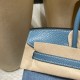エルメス バーキン25 トリアノンキャンバス&レザー ブルージーン(シルバー金具)この限定モデルは、エルメスコレクションの中でも特に稀少な一品。 クラシックながらスタイリッシュなデザインが際立ち、 デニムとレザーの組み合わせが醸し出す*レトロモダンな雰囲気**が特徴です。 エルメス バーキン25 トリアノンキャンバス&レザー ブルージーン(シルバー金具)この限定モデルは、エルメスコレクションの中でも特に稀少な一品。 クラシックながらスタイリッシュなデザインが際立ち、 デニムとレザーの組み合わせが醸し出す*レトロモダンな雰囲気**が特徴です。
