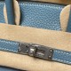 エルメス バーキン25 トリアノンキャンバス&レザー ブルージーン(シルバー金具)この限定モデルは、エルメスコレクションの中でも特に稀少な一品。 クラシックながらスタイリッシュなデザインが際立ち、 デニムとレザーの組み合わせが醸し出す*レトロモダンな雰囲気**が特徴です。 エルメス バーキン25 トリアノンキャンバス&レザー ブルージーン(シルバー金具)この限定モデルは、エルメスコレクションの中でも特に稀少な一品。 クラシックながらスタイリッシュなデザインが際立ち、 デニムとレザーの組み合わせが醸し出す*レトロモダンな雰囲気**が特徴です。
