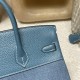 エルメス バーキン25 トリアノンキャンバス&レザー ブルージーン(シルバー金具)この限定モデルは、エルメスコレクションの中でも特に稀少な一品。 クラシックながらスタイリッシュなデザインが際立ち、 デニムとレザーの組み合わせが醸し出す*レトロモダンな雰囲気**が特徴です。 エルメス バーキン25 トリアノンキャンバス&レザー ブルージーン(シルバー金具)この限定モデルは、エルメスコレクションの中でも特に稀少な一品。 クラシックながらスタイリッシュなデザインが際立ち、 デニムとレザーの組み合わせが醸し出す*レトロモダンな雰囲気**が特徴です。