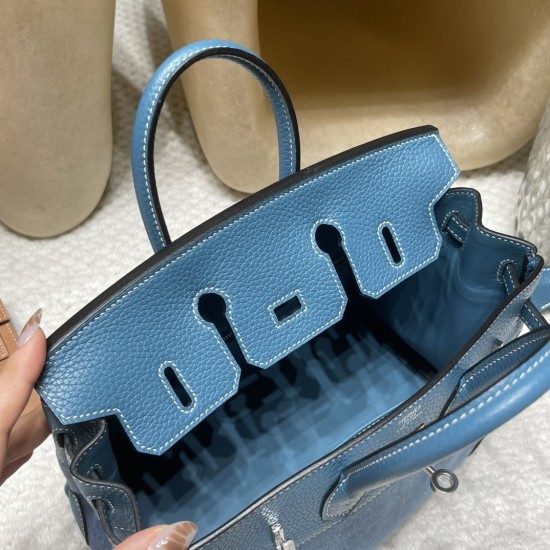 エルメス バーキン25 トリアノンキャンバス&レザー ブルージーン(シルバー金具)この限定モデルは、エルメスコレクションの中でも特に稀少な一品。 クラシックながらスタイリッシュなデザインが際立ち、 デニムとレザーの組み合わせが醸し出す*レトロモダンな雰囲気**が特徴です。 エルメス バーキン25 トリアノンキャンバス&レザー ブルージーン(シルバー金具)この限定モデルは、エルメスコレクションの中でも特に稀少な一品。 クラシックながらスタイリッシュなデザインが際立ち、 デニムとレザーの組み合わせが醸し出す*レトロモダンな雰囲気**が特徴です。