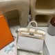 エルメス バーキン25 トリーアンH キャンバス&スウィフトレザー(シルバー金具)カラー:I2/Nata(ナタ)* - クリームホワイトの優しい色合い このモデルは、上質なスウィフトレザーと軽やかなキャンバス地の組み合わせが特徴。 ナチュラルなクリームホワイトカラーが、上品で洗練された雰囲気を演出します。 エルメス バーキン25 トリーアンH キャンバス&スウィフトレザー(シルバー金具)カラー:I2/Nata(ナタ)* - クリームホワイトの優しい色合い このモデルは、上質なスウィフトレザーと軽やかなキャンバス地の組み合わせが特徴。 ナチュラルなクリームホワイトカラーが、上品で洗練された雰囲気を演出します。