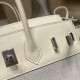エルメス バーキン25 トリーアンH キャンバス&スウィフトレザー(シルバー金具)カラー:I2/Nata(ナタ)* - クリームホワイトの優しい色合い このモデルは、上質なスウィフトレザーと軽やかなキャンバス地の組み合わせが特徴。 ナチュラルなクリームホワイトカラーが、上品で洗練された雰囲気を演出します。 エルメス バーキン25 トリーアンH キャンバス&スウィフトレザー(シルバー金具)カラー:I2/Nata(ナタ)* - クリームホワイトの優しい色合い このモデルは、上質なスウィフトレザーと軽やかなキャンバス地の組み合わせが特徴。 ナチュラルなクリームホワイトカラーが、上品で洗練された雰囲気を演出します。