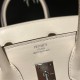 エルメス バーキン25 トリーアンH キャンバス&スウィフトレザー(シルバー金具)*カラー:I2/Nata(ナタ)* - クリームホワイトの優しい色合い このモデルは、上質なスウィフトレザーと軽やかなキャンバス地の組み合わせが特徴。ナチュラルなクリームホワイトカラーが、上品で洗練された雰囲気を演出します。 エルメス バーキン25 トリーアンH キャンバス&スウィフトレザー(シルバー金具)*カラー:I2/Nata(ナタ)* - クリームホワイトの優しい色合い このモデルは、上質なスウィフトレザーと軽やかなキャンバス地の組み合わせが特徴。ナチュラルなクリームホワイトカラーが、上品で洗練された雰囲気を演出します。