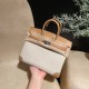 エルメス バーキン25 トリーアンH キャンバス&スウィフトレザー(銀金具)* カラー:4B/Biscuit(ビスキュイ)*- 温もりあるビスケットカラー 軽やかなキャンバス地と光沢あるスウィフトレザーの絶妙な組み合わせ。 落ち着いたビスケットトーンが、上品で使いやすい雰囲気を醸し出します。 エルメス バーキン25 トリーアンH キャンバス&スウィフトレザー(銀金具)* カラー:4B/Biscuit(ビスキュイ)*- 温もりあるビスケットカラー 軽やかなキャンバス地と光沢あるスウィフトレザーの絶妙な組み合わせ。 落ち着いたビスケットトーンが、上品で使いやすい雰囲気を醸し出します。