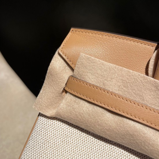 エルメス バーキン25 トリーアンH キャンバス&スウィフトレザー(銀金具)* カラー:4B/Biscuit(ビスキュイ)*- 温もりあるビスケットカラー 軽やかなキャンバス地と光沢あるスウィフトレザーの絶妙な組み合わせ。 落ち着いたビスケットトーンが、上品で使いやすい雰囲気を醸し出します。 エルメス バーキン25 トリーアンH キャンバス&スウィフトレザー(銀金具)* カラー:4B/Biscuit(ビスキュイ)*- 温もりあるビスケットカラー 軽やかなキャンバス地と光沢あるスウィフトレザーの絶妙な組み合わせ。 落ち着いたビスケットトーンが、上品で使いやすい雰囲気を醸し出します。