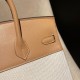 エルメス バーキン25 トリーアンH キャンバス&スウィフトレザー(銀金具)* カラー:4B/Biscuit(ビスキュイ)*- 温もりあるビスケットカラー 軽やかなキャンバス地と光沢あるスウィフトレザーの絶妙な組み合わせ。 落ち着いたビスケットトーンが、上品で使いやすい雰囲気を醸し出します。 エルメス バーキン25 トリーアンH キャンバス&スウィフトレザー(銀金具)* カラー:4B/Biscuit(ビスキュイ)*- 温もりあるビスケットカラー 軽やかなキャンバス地と光沢あるスウィフトレザーの絶妙な組み合わせ。 落ち着いたビスケットトーンが、上品で使いやすい雰囲気を醸し出します。