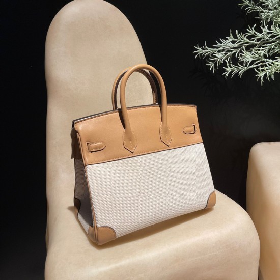 エルメス バーキン25 トリーアンH キャンバス&スウィフトレザー(銀金具)* カラー:4B/Biscuit(ビスキュイ)*- 温もりあるビスケットカラー 軽やかなキャンバス地と光沢あるスウィフトレザーの絶妙な組み合わせ。 落ち着いたビスケットトーンが、上品で使いやすい雰囲気を醸し出します。 エルメス バーキン25 トリーアンH キャンバス&スウィフトレザー(銀金具)* カラー:4B/Biscuit(ビスキュイ)*- 温もりあるビスケットカラー 軽やかなキャンバス地と光沢あるスウィフトレザーの絶妙な組み合わせ。 落ち着いたビスケットトーンが、上品で使いやすい雰囲気を醸し出します。