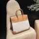 エルメス バーキン25 トリーアンH キャンバス&スウィフトレザー(銀金具)* カラー:4B/Biscuit(ビスキュイ)*- 温もりあるビスケットカラー 軽やかなキャンバス地と光沢あるスウィフトレザーの絶妙な組み合わせ。 落ち着いたビスケットトーンが、上品で使いやすい雰囲気を醸し出します。 エルメス バーキン25 トリーアンH キャンバス&スウィフトレザー(銀金具)* カラー:4B/Biscuit(ビスキュイ)*- 温もりあるビスケットカラー 軽やかなキャンバス地と光沢あるスウィフトレザーの絶妙な組み合わせ。 落ち着いたビスケットトーンが、上品で使いやすい雰囲気を醸し出します。
