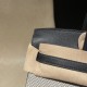 25 バーキン キャンバス&スウィフトレザー 2Z / ブルーニュイ キャンバス部分が若々しい印象で、全革より軽量です 25 バーキン キャンバス&スウィフトレザー 2Z / ブルーニュイ キャンバス部分が若々しい印象で、全革より軽量です