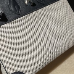 25 バーキン キャンバス＆スウィフトレザー 2Z / ブルーニュイ キャンバス部分が若々しい印象で、全革より軽量です  
