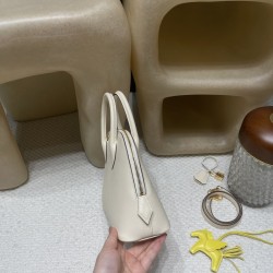 「Bolide 25cm ヴォーエプソン（Epsom）｜シンプル地味デザイン 25cm 黄金サイズ 日常使い最適 ゴールド金具付き I2/Nata（ナタ）」