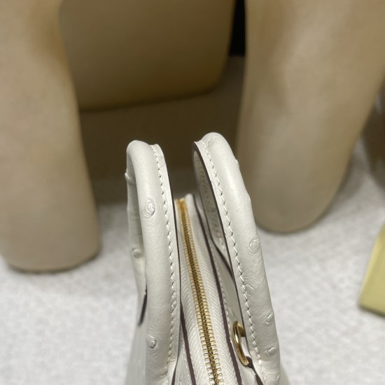 【新作】ミニボリード 18cm オーストリッチ 3C パルシュマン ゴールドクラスプ かわいい貝殻バッグ 【新作】ミニボリード 18cm オーストリッチ 3C パルシュマン ゴールドクラスプ かわいい貝殻バッグ