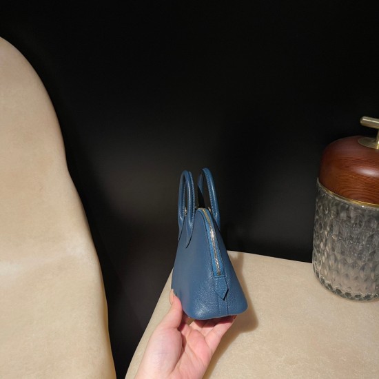 【新入荷】ミニボライド 山羊革 1P / コルヴェール フランス語「オショウクイ」連想の深いグリーンブルー New stock Mini Bolide 実用的で可愛いボウリングバッグ 【新入荷】ミニボライド 山羊革 1P / コルヴェール フランス語「オショウクイ」連想の深いグリーンブルー New stock Mini Bolide 実用的で可愛いボウリングバッグ