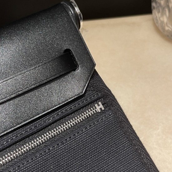 89/Black (Noir) ブラック エルメス ショルダーバッグ エールバッグジップ ミニ ブラック/シルバー金具 トワルミリタリー/ヴァッシュハンター シルバー金具 89/Black (Noir) ブラック エルメス ショルダーバッグ エールバッグジップ ミニ ブラック/シルバー金具 トワルミリタリー/ヴァッシュハンター シルバー金具