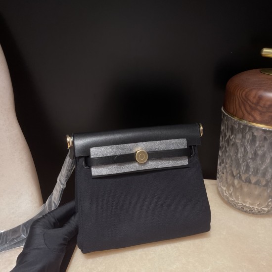 89/Black (Noir) ブラック エルメス ショルダーバッグ エールバッグジップ ミニ ブラック/シルバー金具 トワルミリタリー/ヴァッシュハンター ゴールド金具 89/Black (Noir) ブラック エルメス ショルダーバッグ エールバッグジップ ミニ ブラック/シルバー金具 トワルミリタリー/ヴァッシュハンター ゴールド金具
