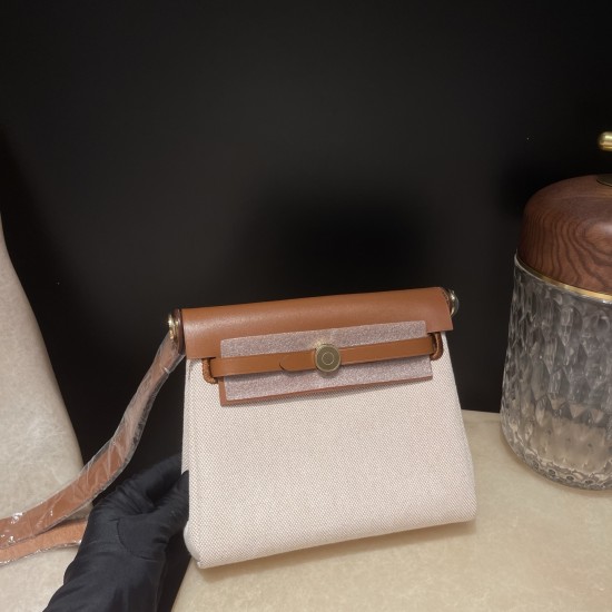 37 /Gold ゴールド エルメス ショルダーバッグ エールバッグジップ ミニ ブラック/シルバー金具 トワルミリタリー/ヴァッシュハンター シルバー金具 37 /Gold ゴールド エルメス ショルダーバッグ エールバッグジップ ミニ ブラック/シルバー金具 トワルミリタリー/ヴァッシュハンター シルバー金具