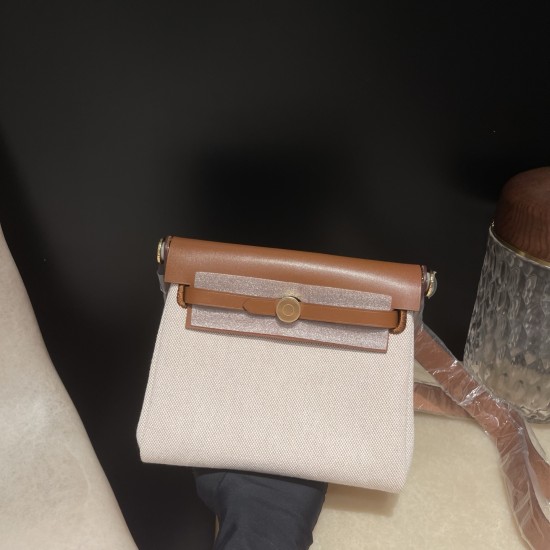 37 /Gold ゴールド エルメス ショルダーバッグ エールバッグジップ ミニ ブラック/シルバー金具 トワルミリタリー/ヴァッシュハンター シルバー金具 37 /Gold ゴールド エルメス ショルダーバッグ エールバッグジップ ミニ ブラック/シルバー金具 トワルミリタリー/ヴァッシュハンター シルバー金具