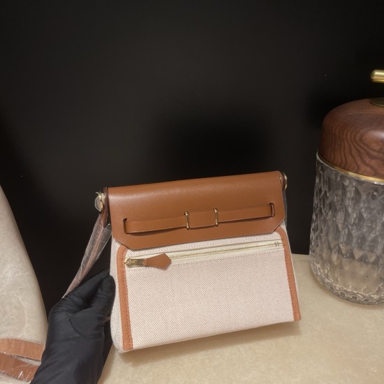 37 /Gold ゴールド エルメス ショルダーバッグ エールバッグジップ ミニ ブラック/シルバー金具 トワルミリタリー/ヴァッシュハンター シルバー金具 37 /Gold ゴールド エルメス ショルダーバッグ エールバッグジップ ミニ ブラック/シルバー金具 トワルミリタリー/ヴァッシュハンター シルバー金具