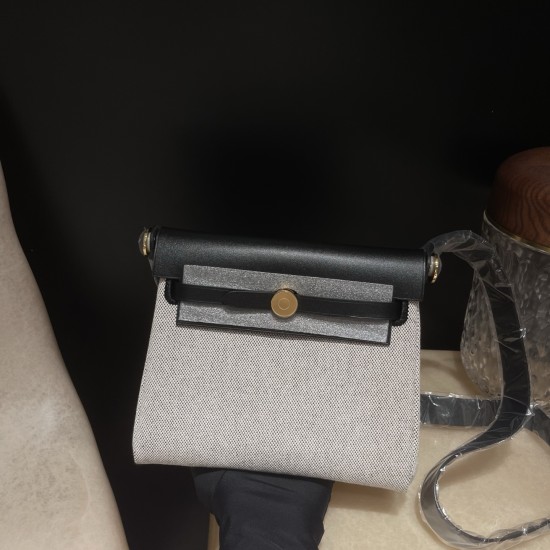 89/Black (Noir) ブラック エルメス ショルダーバッグ エールバッグジップ ミニ ブラック/シルバー金具 トワルミリタリー/ヴァッシュハンター ゴールド金具 89/Black (Noir) ブラック エルメス ショルダーバッグ エールバッグジップ ミニ ブラック/シルバー金具 トワルミリタリー/ヴァッシュハンター ゴールド金具