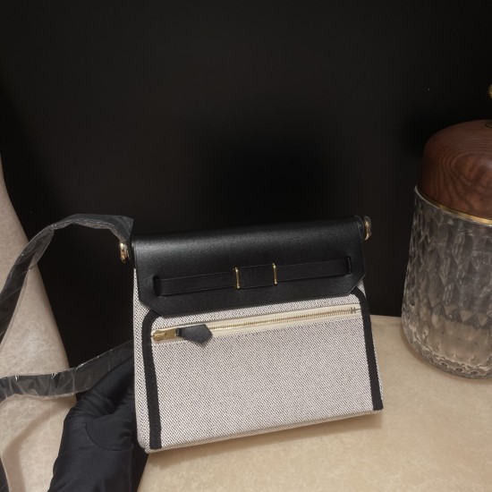 89/Black (Noir) ブラック エルメス ショルダーバッグ エールバッグジップ ミニ ブラック/シルバー金具 トワルミリタリー/ヴァッシュハンター ゴールド金具 89/Black (Noir) ブラック エルメス ショルダーバッグ エールバッグジップ ミニ ブラック/シルバー金具 トワルミリタリー/ヴァッシュハンター ゴールド金具