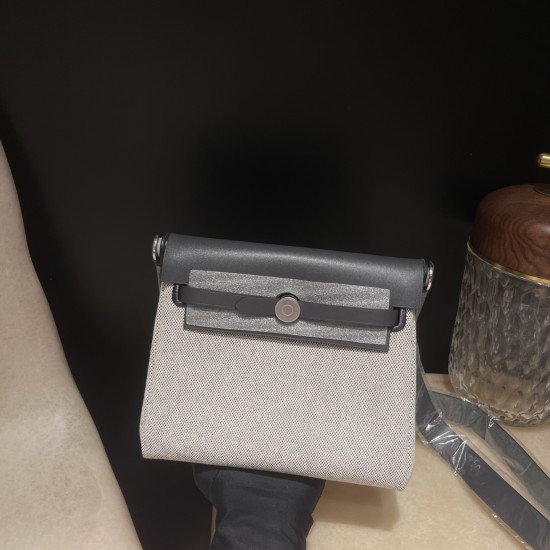 85//Ardoise アルドワーズ エルメス ショルダーバッグ エールバッグジップ ミニ ブラック/シルバー金具 トワルミリタリー/ヴァッシュハンター シルバー金具 85//Ardoise アルドワーズ エルメス ショルダーバッグ エールバッグジップ ミニ ブラック/シルバー金具 トワルミリタリー/ヴァッシュハンター シルバー金具