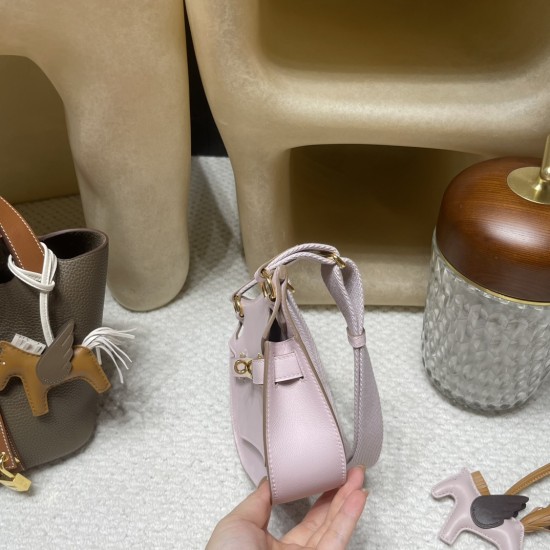 【jypsiere】ジプシーミニ スイフトレザー 調節可能キャンバス肩ベルト付き 09 Mauve Pale ゴールドクラスプ レジャーカジュアルバッグ 【jypsiere】ジプシーミニ スイフトレザー 調節可能キャンバス肩ベルト付き 09 Mauve Pale ゴールドクラスプ レジャーカジュアルバッグ