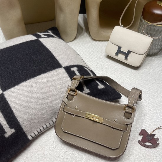 【jypsiere】ジプシーミニ スイフトレザー 調節可能キャンバス肩ベルト付き 18/Étoupe Grey ゴールドクラスプ レジャーミニマルバッグ 【jypsiere】ジプシーミニ スイフトレザー 調節可能キャンバス肩ベルト付き 18/Étoupe Grey ゴールドクラスプ レジャーミニマルバッグ