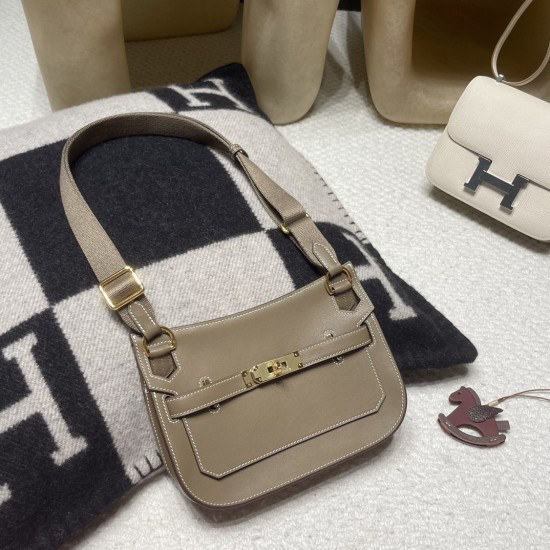 【jypsiere】ジプシーミニ スイフトレザー 調節可能キャンバス肩ベルト付き 18/Étoupe Grey ゴールドクラスプ レジャーミニマルバッグ 【jypsiere】ジプシーミニ スイフトレザー 調節可能キャンバス肩ベルト付き 18/Étoupe Grey ゴールドクラスプ レジャーミニマルバッグ