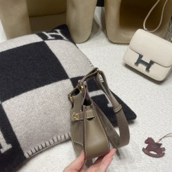 【jypsiere】ジプシーミニ スイフトレザー 調節可能キャンバス肩ベルト付き 18/Étoupe Grey ゴールドクラスプ レジャーミニマルバッグ