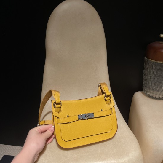 【jypsiere】ジプシーミニ エバーカラーレザー 調節可能キャンバス肩ベルト付き 9D Jaune Ambre ジョーヌアンブル 通勤向けレジャーバッグ 【jypsiere】ジプシーミニ エバーカラーレザー 調節可能キャンバス肩ベルト付き 9D Jaune Ambre ジョーヌアンブル 通勤向けレジャーバッグ