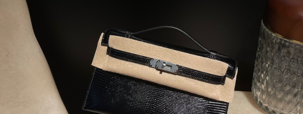 エルメスの人気アイテムである「ポシェットケリー(Kelly Pochette)」が、リザードレザー仕様で新たに入荷いたしました! エルメスの人気アイテムである「ポシェットケリー(Kelly Pochette)」が、リザードレザー仕様で新たに入荷いたしました!