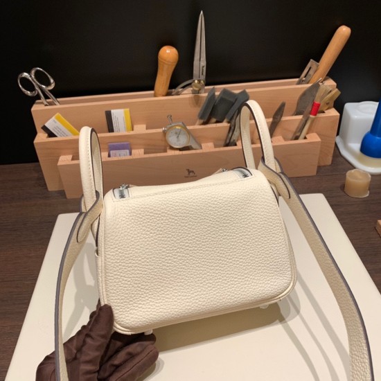 【Hermès Lindy Mini】I2/Nata ナタ シルバー金具 女性向けミニバッグ 容量とデザインのバランス抜群 【Hermès Lindy Mini】I2/Nata ナタ シルバー金具 女性向けミニバッグ 容量とデザインのバランス抜群