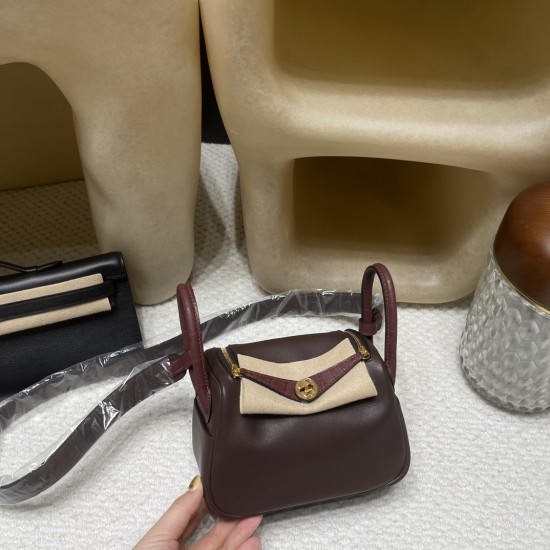 【Hermès Touch Mini Lindy】スワイフトレザー × マットアメリカンオール igator 0G ルージュセリエ ゴールドフィッティング 高級感満載のエレガントバッグ