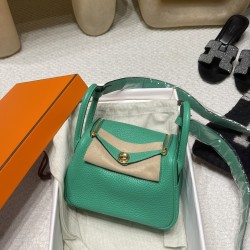 【Mini Lindy】さわやか「6W ミント」× ゴールド金具 軽量＆大容量 小柄・背高い方両方にピッタリなエレガントミニバッグ