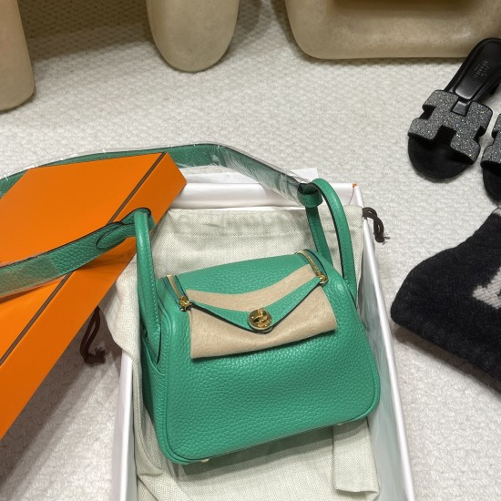 【Mini Lindy】さわやか「6W ミント」× ゴールド金具 軽量＆大容量 小柄・背高い方両方にピッタリなエレガントミニバッグ
