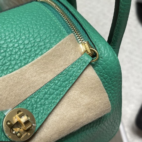 【Mini Lindy】さわやか「6W ミント」× ゴールド金具 軽量＆大容量 小柄・背高い方両方にピッタリなエレガントミニバッグ