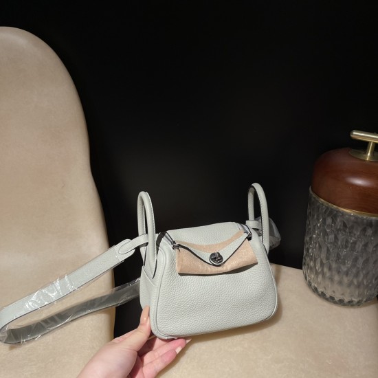 【Mini Lindy Clemence(TC)】柔らかい「Gris Neve OW グリネヴェ」× シルバー金具 可愛らしさと実用性兼ね備えた日常必須ミニバッグ 【Mini Lindy Clemence(TC)】柔らかい「Gris Neve OW グリネヴェ」× シルバー金具 可愛らしさと実用性兼ね備えた日常必須ミニバッグ