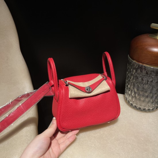 Mini Lindy Clemence(TC)Q5 ルージュカザック × シルバー金具 力強いレッドとクールなコントラスト 日常にドラマを加える大人のミニバッグ 新入荷 Mini Lindy Clemence(TC)Q5 ルージュカザック × シルバー金具 力強いレッドとクールなコントラスト 日常にドラマを加える大人のミニバッグ 新入荷