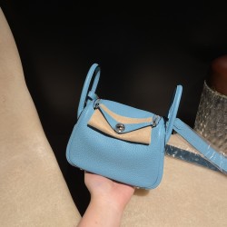 Mini Lindy Clemence（TC）P3 ブルーノール × シルバー金具 北欧の海をイメージしたクールブルー 大人の日常に輝きを加える新入荷ミニバッグ