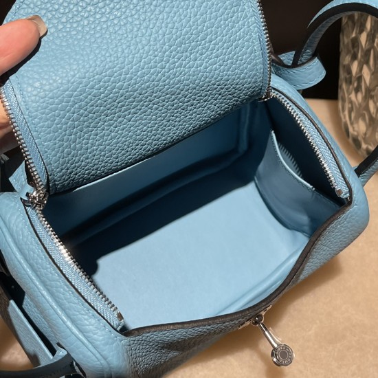 Mini Lindy Clemence(TC)P3 ブルーノール × シルバー金具 北欧の海をイメージしたクールブルー 大人の日常に輝きを加える新入荷ミニバッグ Mini Lindy Clemence(TC)P3 ブルーノール × シルバー金具 北欧の海をイメージしたクールブルー 大人の日常に輝きを加える新入荷ミニバッグ