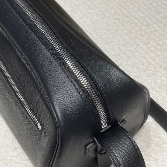 新型メンズバッグ Nouveau on body ボストンバッグ ~特徴的な大ロックデザイン 89 ブラック × 銀金具~ 新型メンズバッグ Nouveau on body ボストンバッグ ~特徴的な大ロックデザイン 89 ブラック × 銀金具~