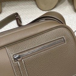 新型メンズバッグ Nouveau on body ボストンバッグ ～特徴的大ロックデザイン 18 エレファントグレー × 銀金具～
