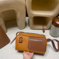新型メンズバッグ Nouveau on body ボストンバッグ ～存在感抜群の大ロックデザイン 37 ゴールドブラウン × 銀金具～